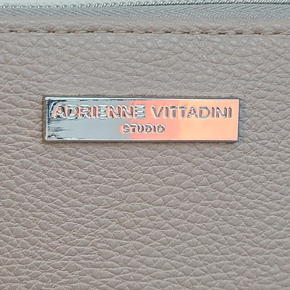 Adrienne Vittadini Studio Phone Charging RFID Wallet Crossbody Grey w/Cord Z NWT